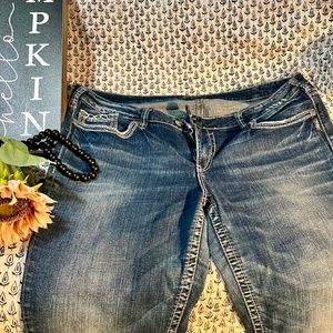 Silver Tuesday Mid Capri jean